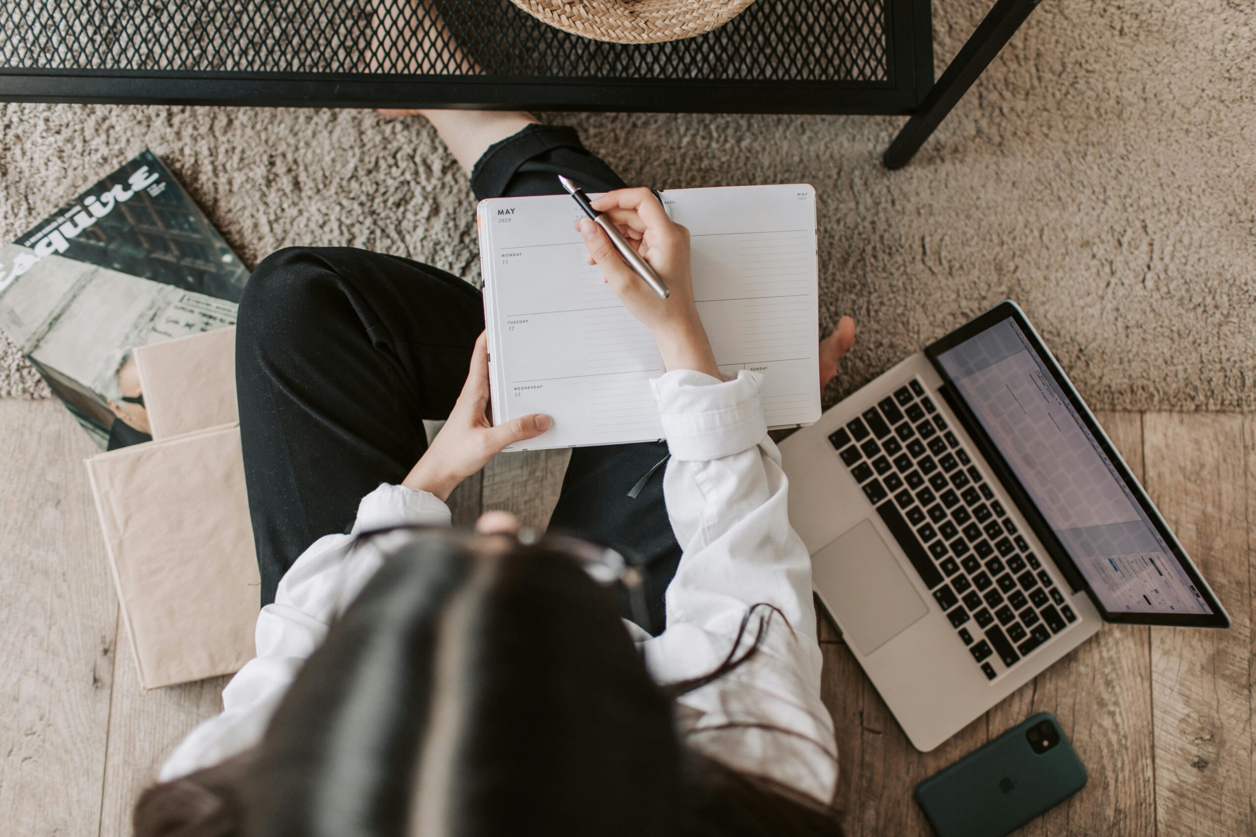 Preparation for an English course in London - student with computer