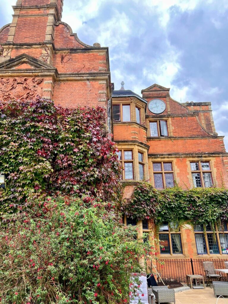 Side view of Nacel English School London campus