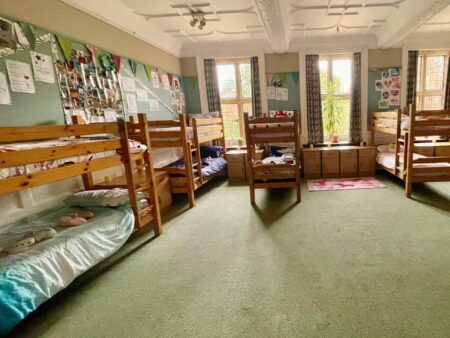 summer camp in London - Shared bedroom