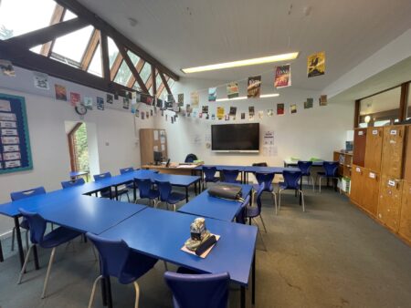 summer camp in London - Bright classroom ready for summer English lessons in London